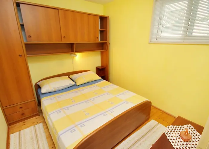 5659a * Postira